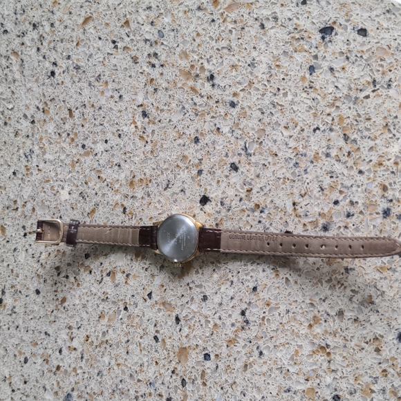 Timex dainty brown leather watch - Picture 3 of 4